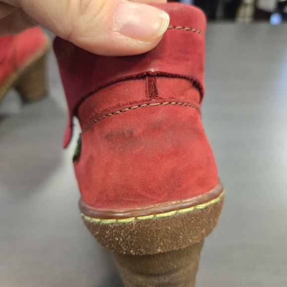 El Naturalista Red Women's Shoes - Picture 6 of 9